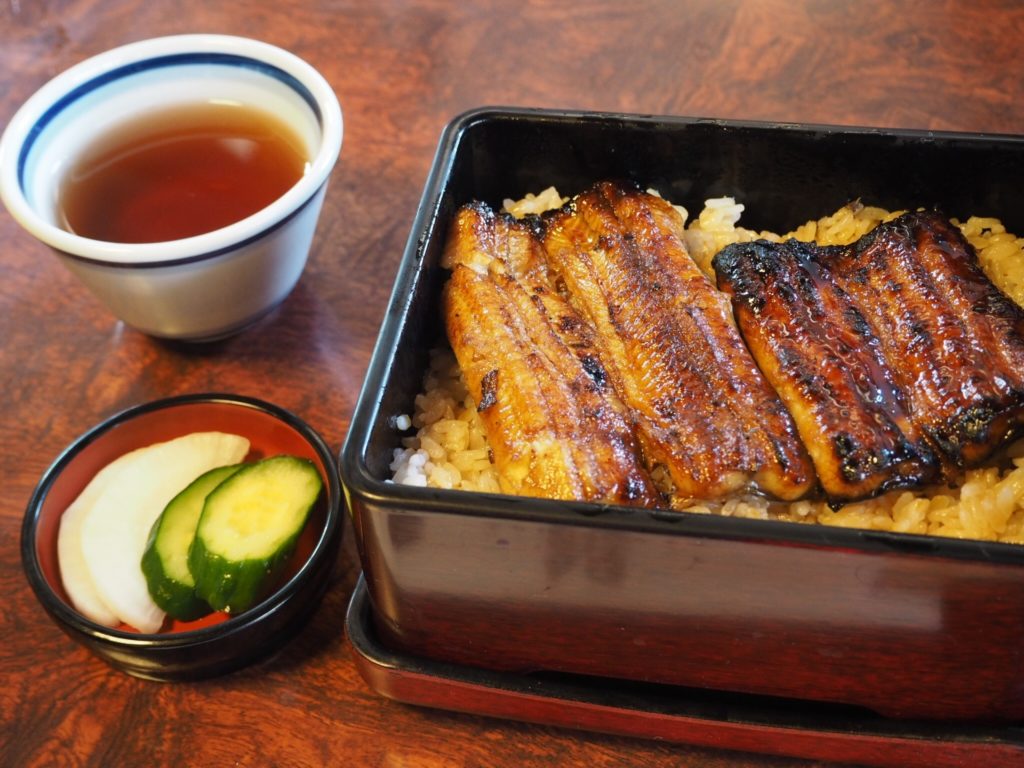 家事ヤロウの鯖缶うなぎ風炊き込みご飯のレシピ