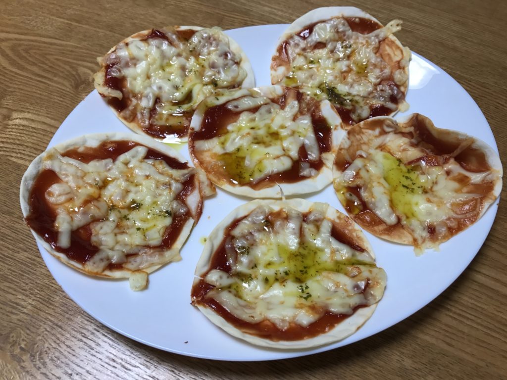 餃子 の 皮 で ピザ