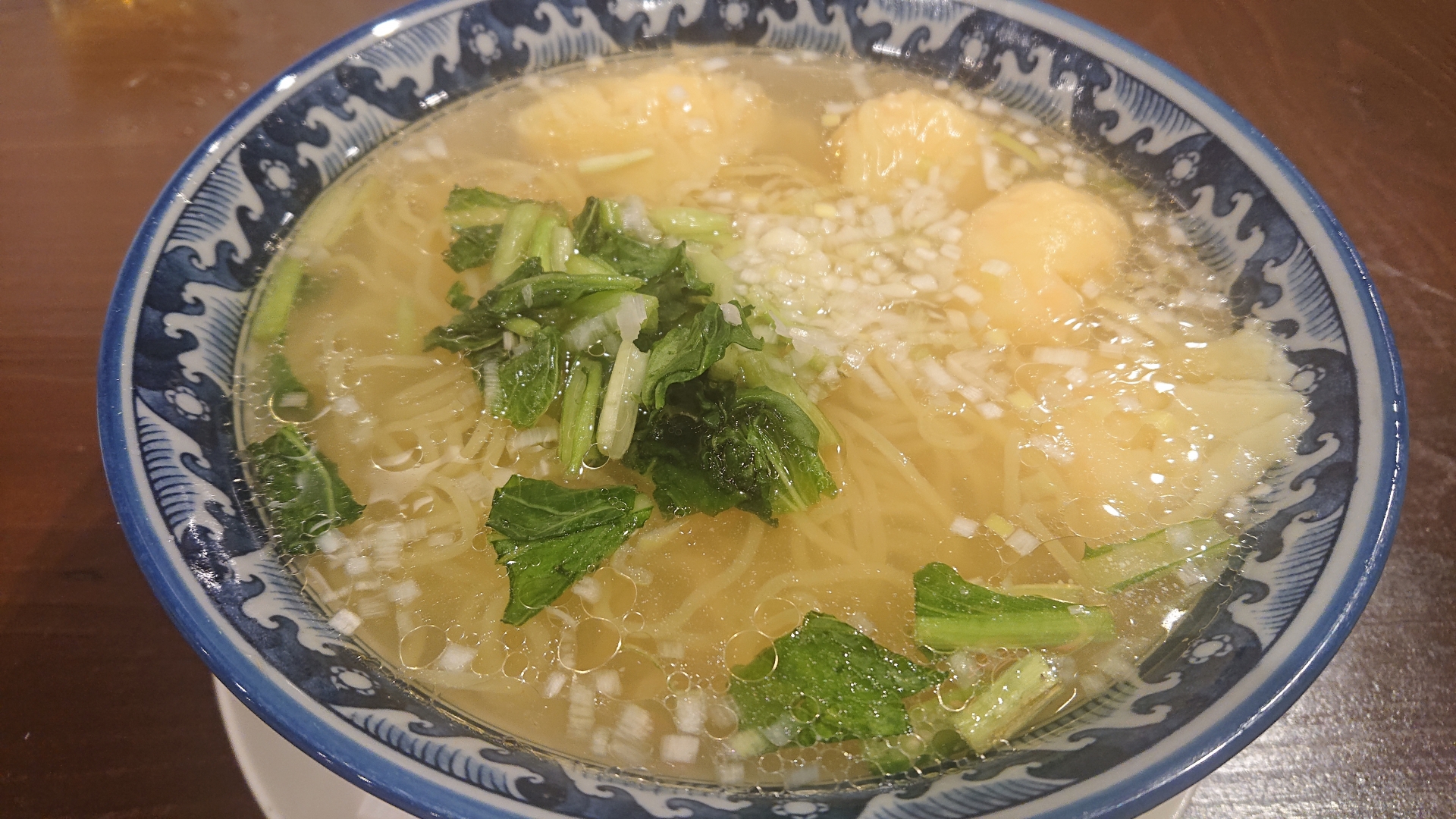 ワンタン 花鳥 麺 海老 風月