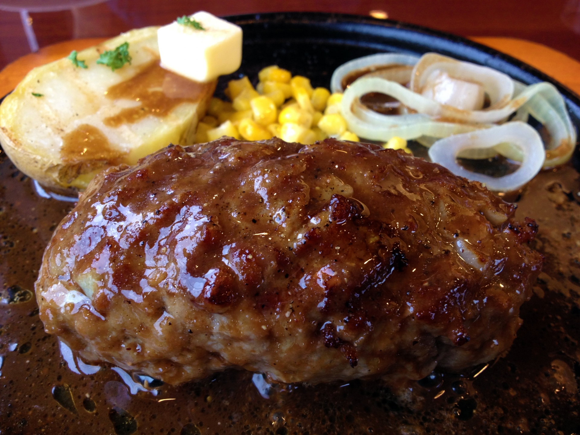 ザワつく金曜日 肉汁があふれ出すハンバーグ クールカフェ 肉汁グルメ選手権 6月4日 きなこのレビューブログ