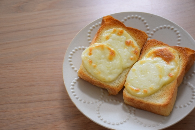 【家事ヤロウ】マヨネーズとチーズでとろとろチーズトーストのレシピ【12月28日】