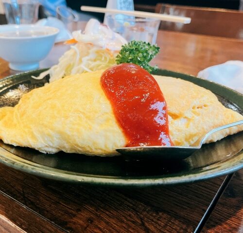 うさちゃんオムライス 渋谷カフェ渋谷ウサギのまっしろオムライス食べ